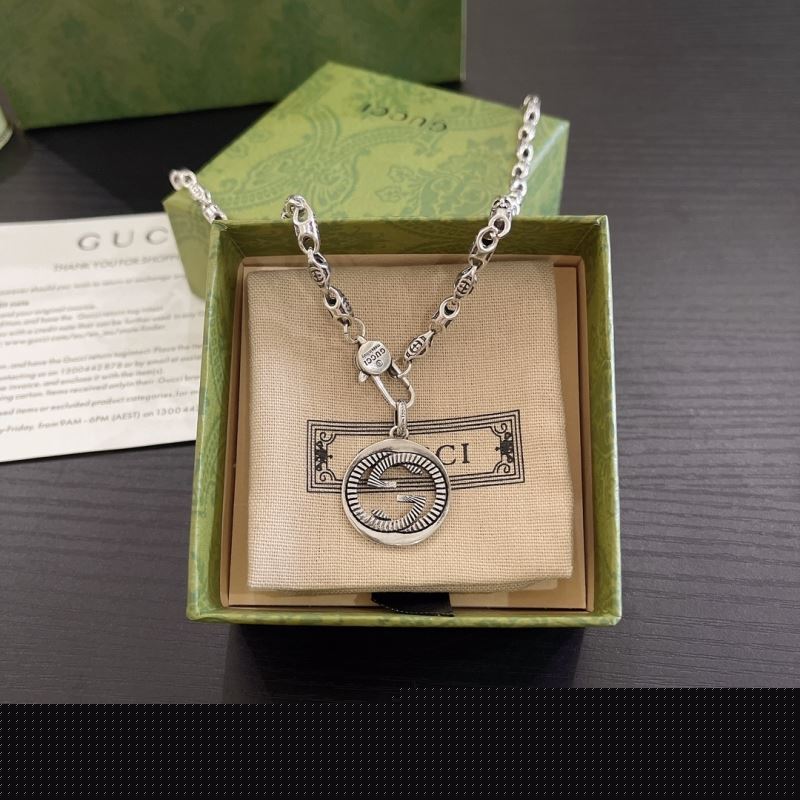 G*u*i necklaces